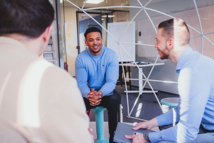 Trainee bei Netzwerketreffen mit anderen Trainees